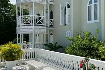 پانسیون Coastal Bliss  Oceanview 2 Bedroom Condo In The Heart Of Ocho Rios Town