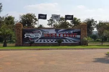 リゾートホテル Red Star Raceway