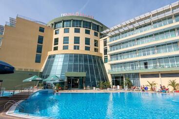 Ivana Palace Hotel   Free Parking