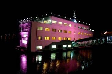 酒店 Polo Floatel Kolkata