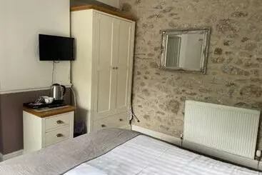 בית מלון כפרי New Inn