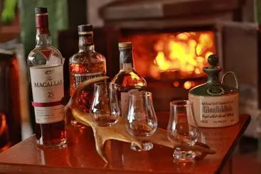 Macdonald Hotel & Cabins