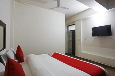 Hotel Oyo 40002  The Rejoice