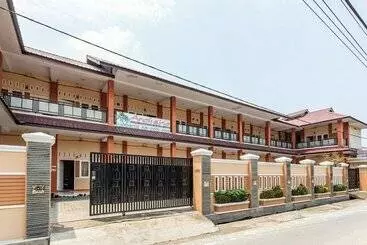 Pension Reddoorz Syariah @ Jalan Letda Sujono Tembung