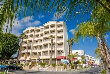 Estella Hotel And Apartments