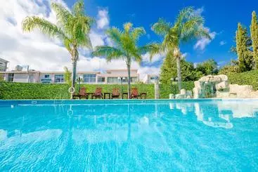 Estella Hotel And Apartments
