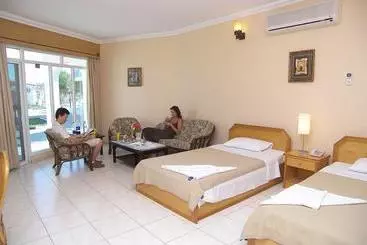 汽车旅馆 Capital O 224 Holiday Beach Resort