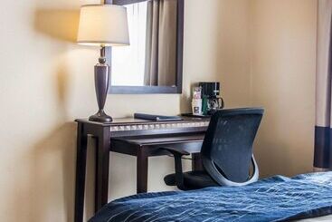 בית מלון כפרי Comfort Inn & Suites