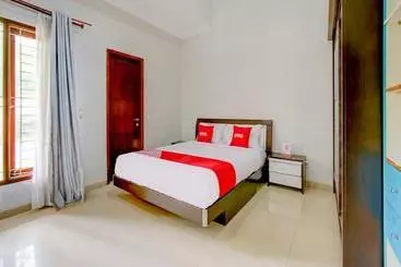 Hotel Oyo 90006 Dieng Ellen S House Syariah