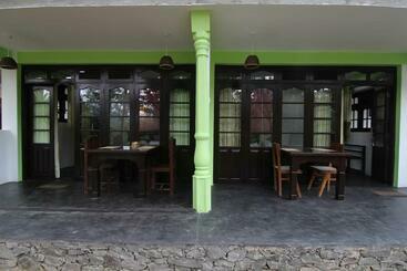 Hostel Villa Eden Paradise