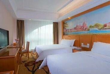 Vienna Hotel Shenzhen Dalang Clothing Base