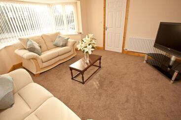 膳宿费 Holly Lodge