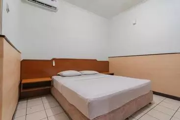 Hotel Redliving Apartemen Grand Sentraland Karawang Tower Pink