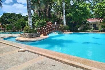 Hotel Reddoorz Plus @ Costa Roca Balamban