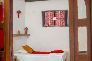 هتل Nikikot Hostel &