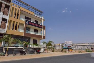 Hotel Oyo 77634 Krishna