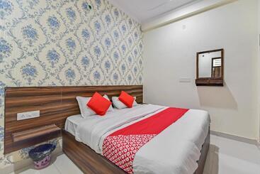 Hotel Oyo 77634 Krishna