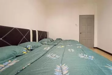 Otel Oyo 90216 Sunny Hill Homestay