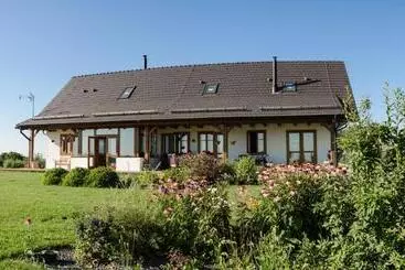 Majatalo Penzion V Poli