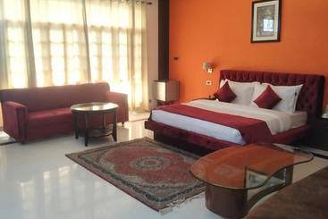 Отель Awadh Inn