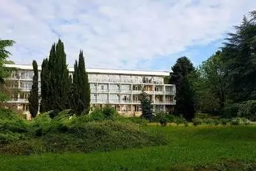 בית מלון כפרי International House Of Journalists Resort