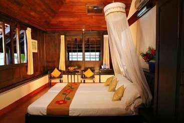 בית מלון כפרי Kayaloram Heritage Lake Resort