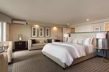 Fathoms Hotel & Marina