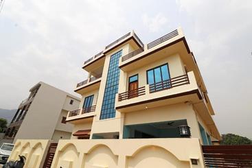 Hotel Oyo 37905 Gangri2