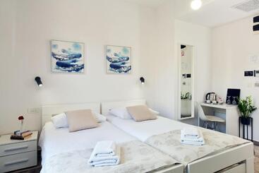 ベッドアンドブレックファースト Art Like Rooms