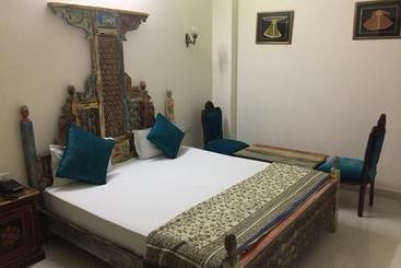 Hotel Little Ganesha Inn