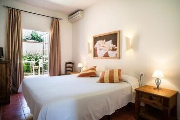 호텔 Madreselva   Grupo Califa