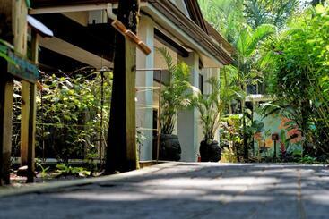 Общежитие Hona Beach