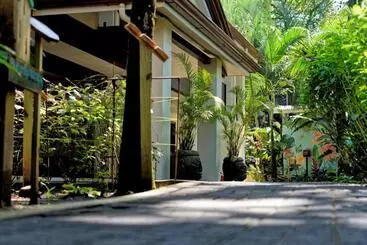 Retkeilymaja Hona Beach