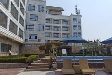 Отель Sobralia Casino Resort & Spa