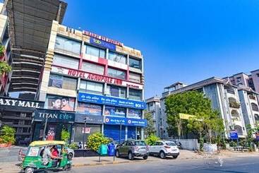 Fabhotel Acropole Inn