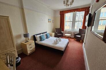 בית מלון כפרי The Beach Weston