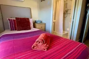 Majatalo Walkden House