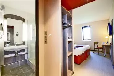 Отель Kyriad Prestige Compiegne