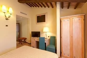 Sovana Hotel & Resort