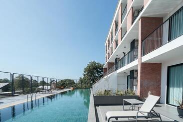 Hotel Marina House Muaythai Taiad Phuket