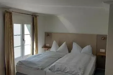 Hotel Kreuz By B Smart