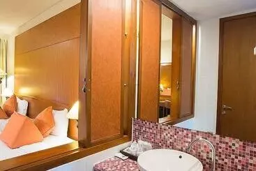 Hotelli Mission Hills Phuket Golf Resort Sha Extra Plus