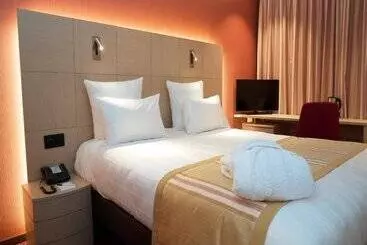 Отель Nash Airport