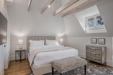 Bed and Breakfast The George Luxury Boutique Inn