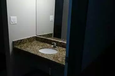 Hotelli Peachtree Inn & Suites