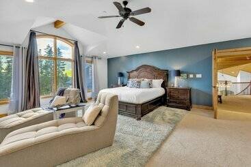 کلبه Majestic Lodge Retreat Amenities & Views