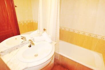 هتل Homeholidaysrentals Apartamento Light Costa Barcelona