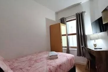 ペンション Liverpool City Centre Private Rooms Including Smart Tvs   With Shared Bathroom