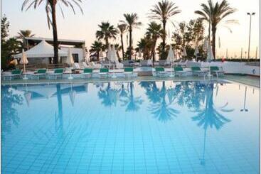 בית מלון כפרי Villaggio Le Palme