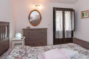 اقامتگاه Beautiful 1 Bed House In Avola
